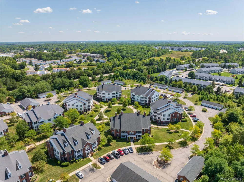 1006 W Summerfield Glen Circle Scio Township, MI 48103