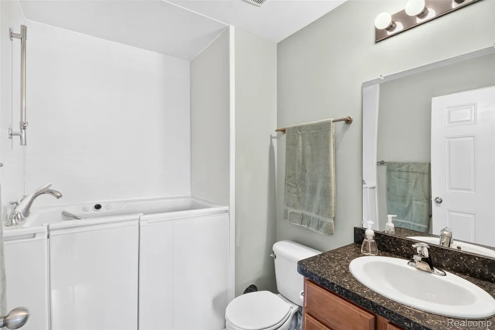 1006 W Summerfield Glen Circle Scio Township, MI 48103