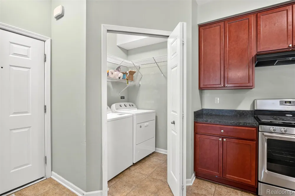 1006 W Summerfield Glen Circle Scio Township, MI 48103