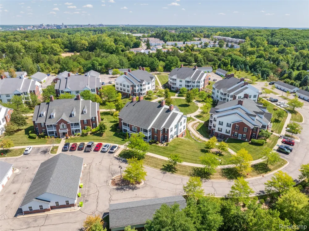 1006 W Summerfield Glen Circle Scio Township, MI 48103