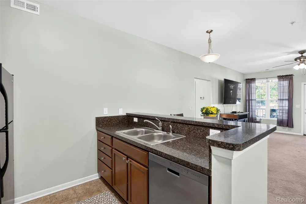 1006 W Summerfield Glen Circle Scio Township, MI 48103