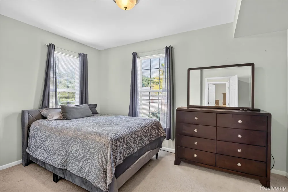 1006 W Summerfield Glen Circle Scio Township, MI 48103