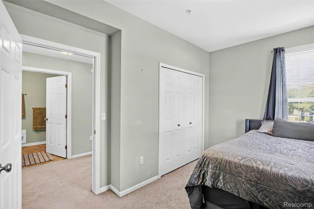 1006 W Summerfield Glen Circle Scio Township, MI 48103