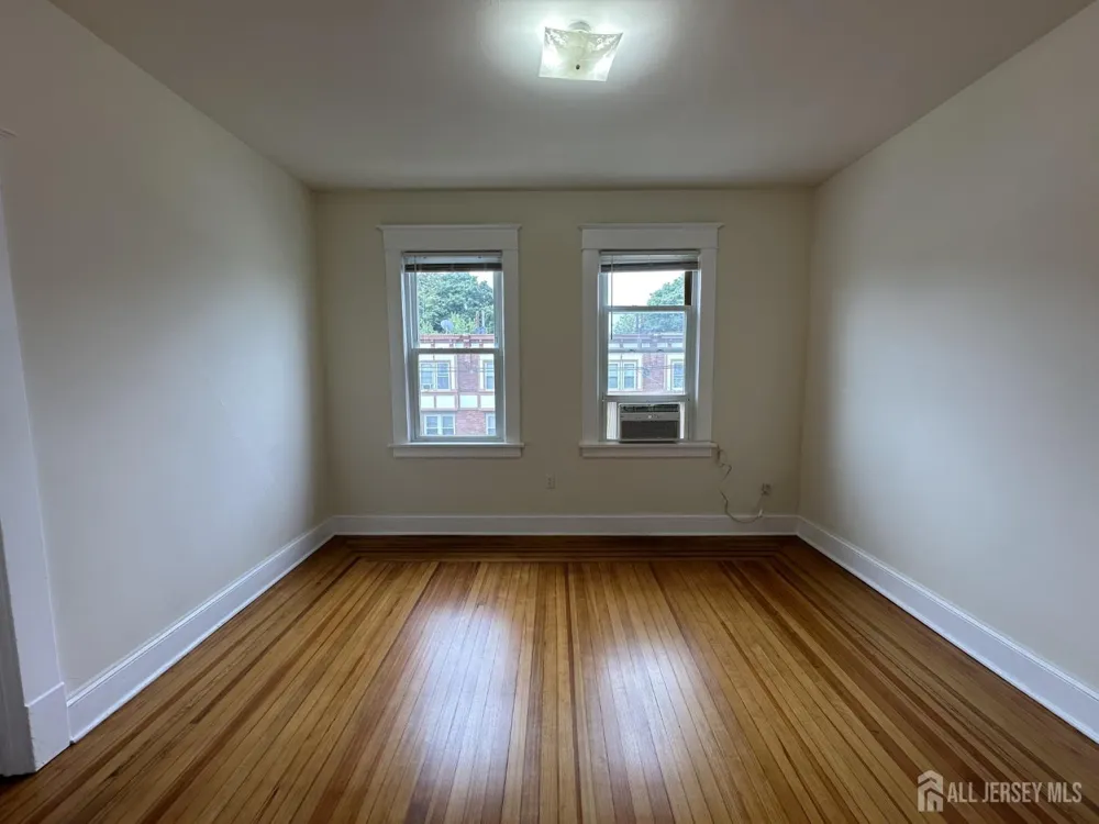 11 Oxford Street #2 New Brunswick, NJ 08901