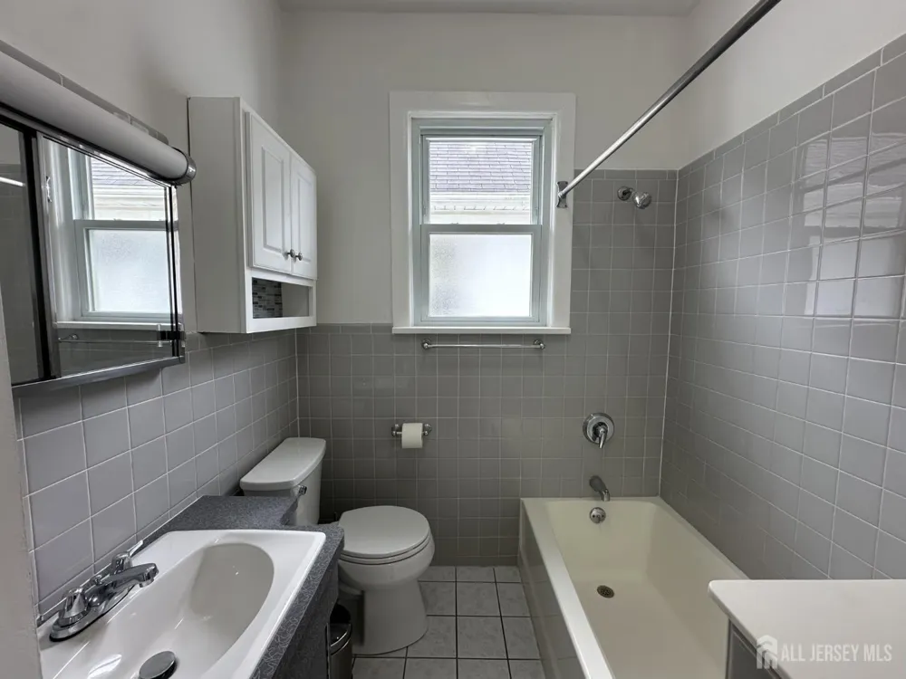 11 Oxford Street #2 New Brunswick, NJ 08901