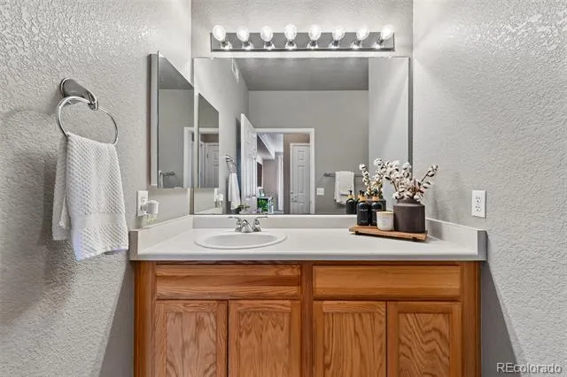 22920 E Roxbury Drive #E Aurora, CO 80016