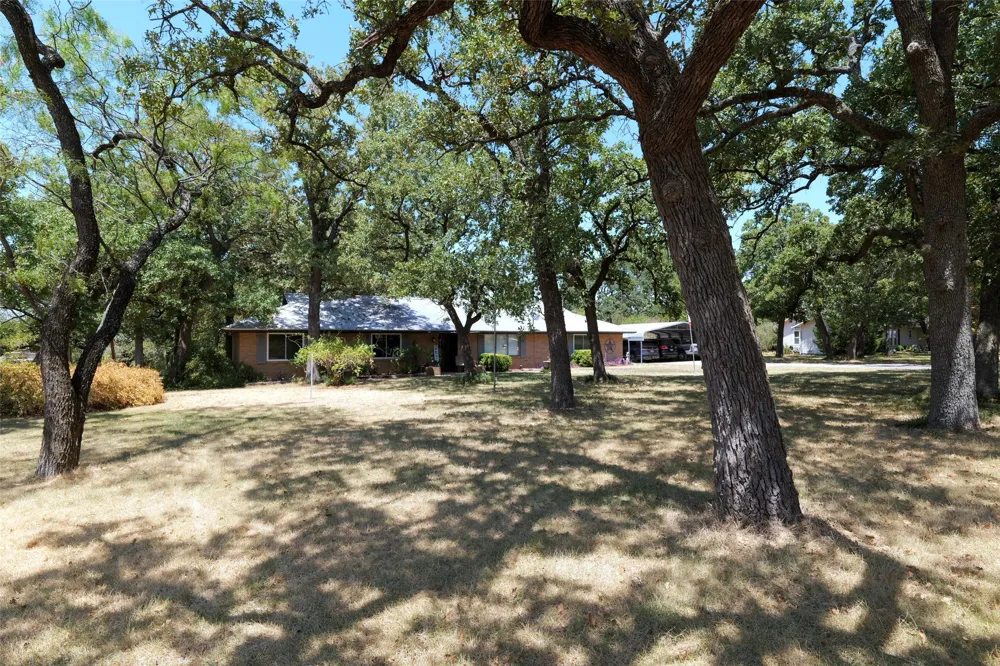 3741 County Road 423 Cleburne, TX 76031