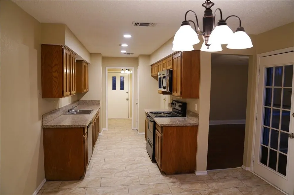 7624 Cedarhill Road Watauga, TX 76148
