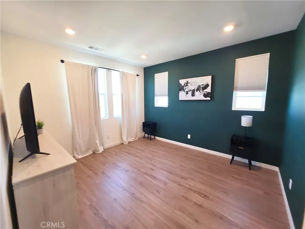 27589 Sanctuary Court Valencia, CA 91381