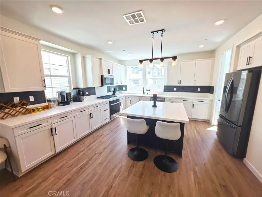 27589 Sanctuary Court Valencia, CA 91381