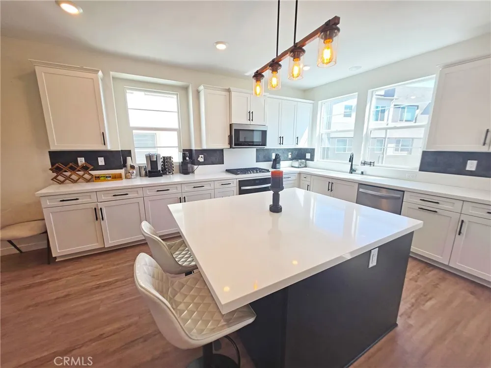 27589 Sanctuary Court Valencia, CA 91381