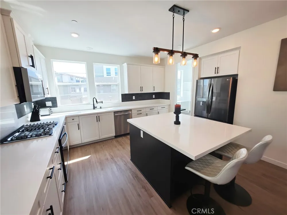 27589 Sanctuary Court Valencia, CA 91381