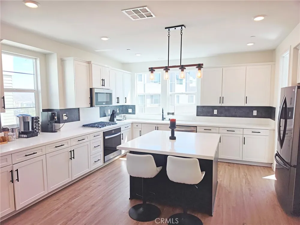 27589 Sanctuary Court Valencia, CA 91381