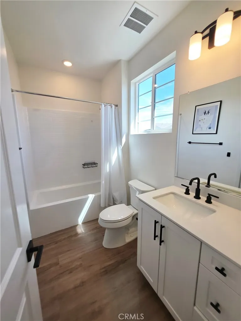 27589 Sanctuary Court Valencia, CA 91381