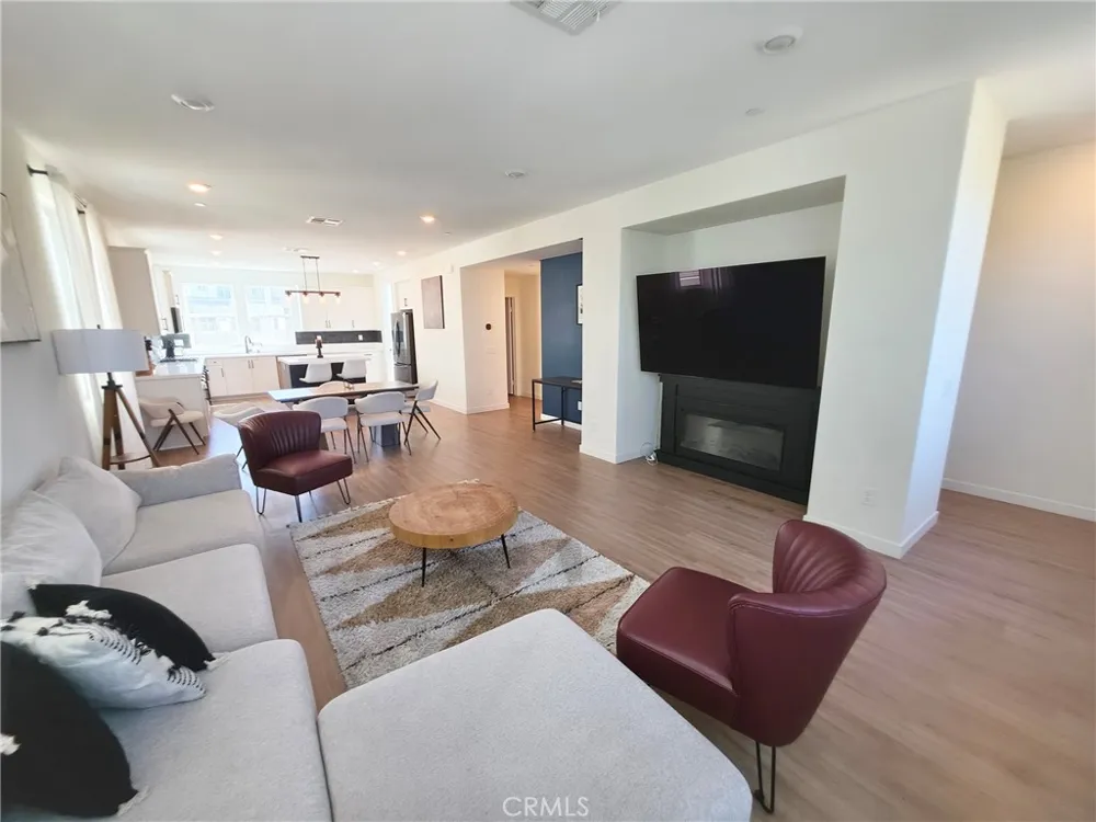 27589 Sanctuary Court Valencia, CA 91381