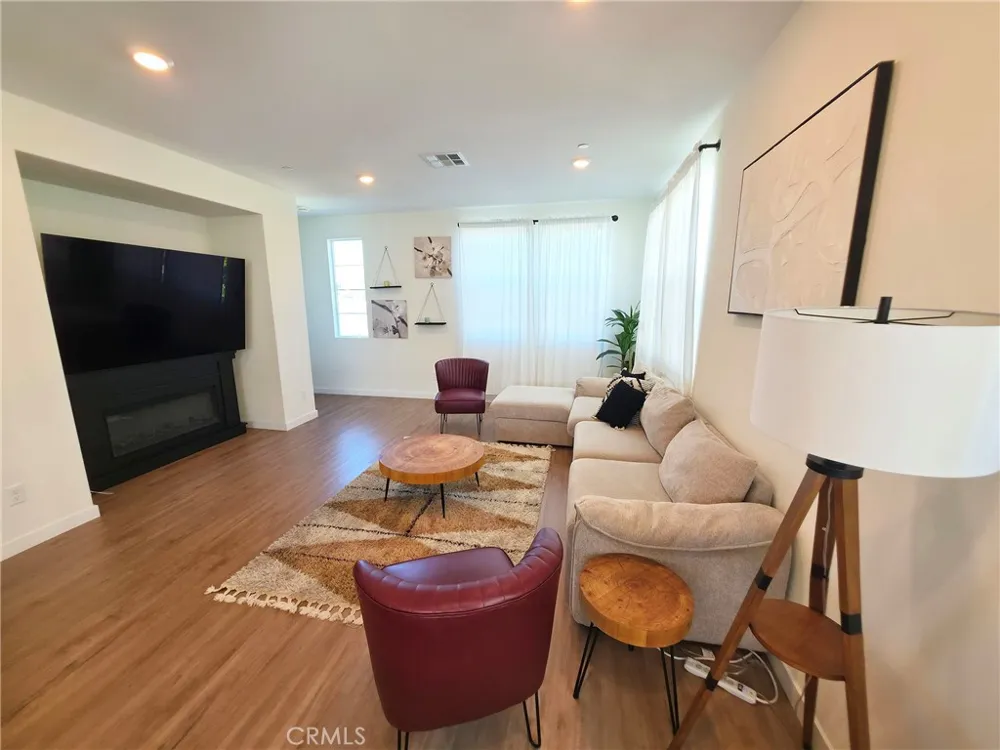 27589 Sanctuary Court Valencia, CA 91381