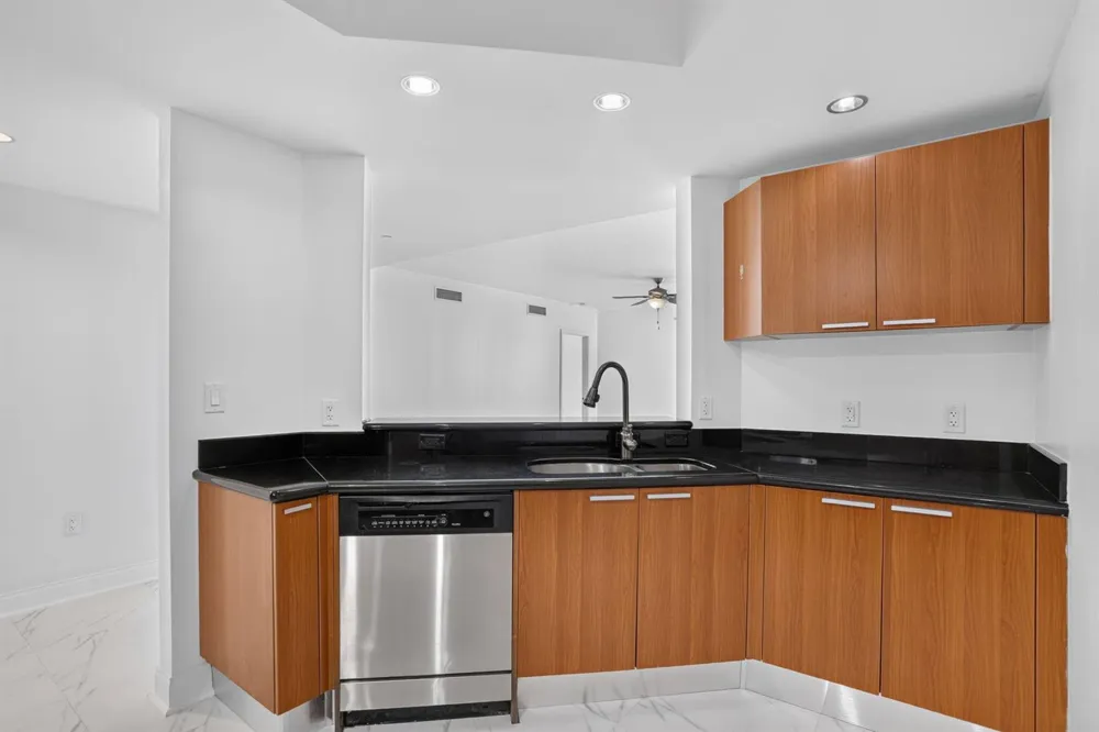 231 RIVERSIDE DRIVE #1108-1 