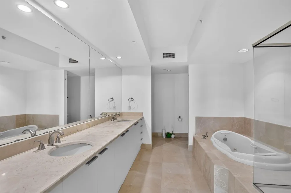 231 RIVERSIDE DRIVE #1108-1 