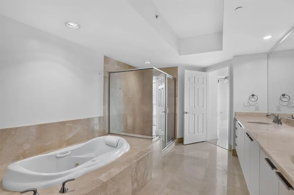 231 RIVERSIDE DRIVE #1108-1 