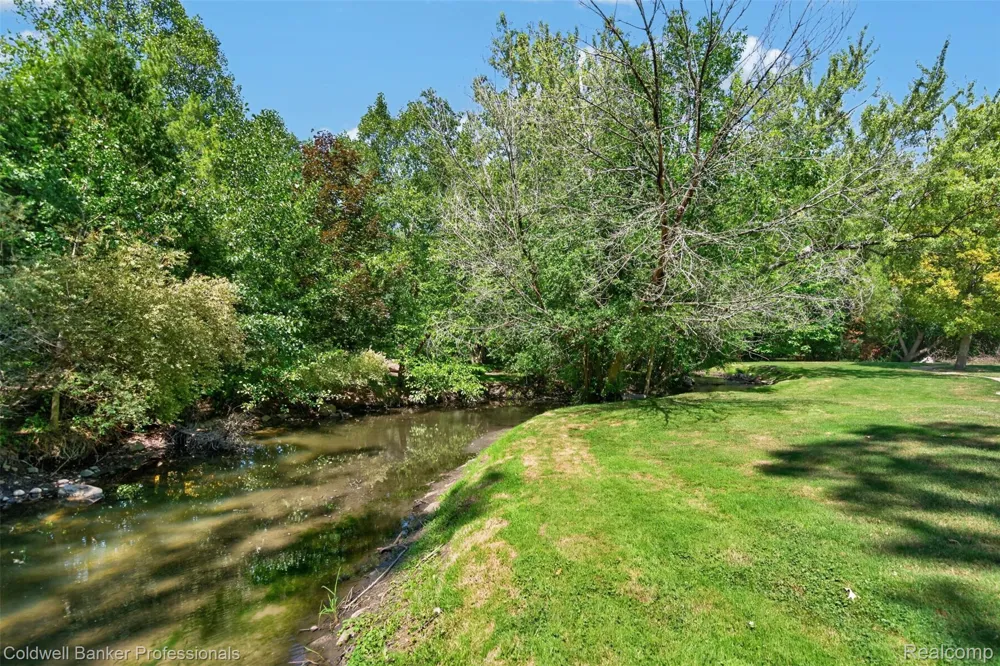 1111 OLD WOODWARD AVENUE #17 Birmingham City, MI 48009