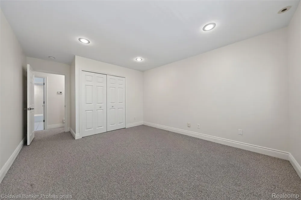 1111 OLD WOODWARD AVENUE #17 Birmingham City, MI 48009