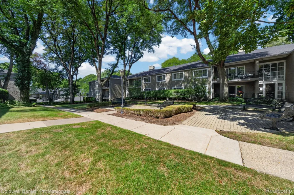 1111 OLD WOODWARD AVENUE #17 Birmingham City, MI 48009