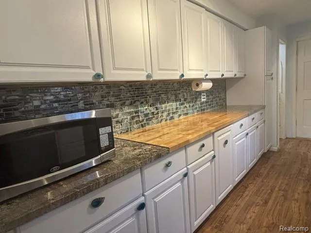 1064 Lakeview Street Waterford Charter Township, MI 48328