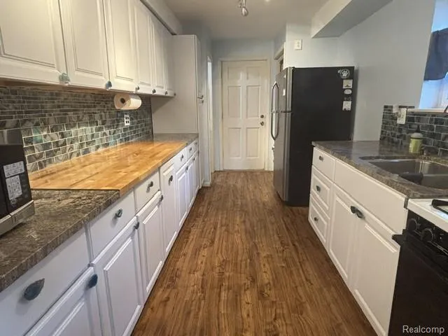 1064 Lakeview Street Waterford Charter Township, MI 48328