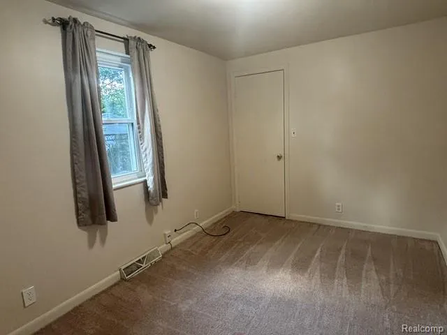 1064 Lakeview Street Waterford Charter Township, MI 48328