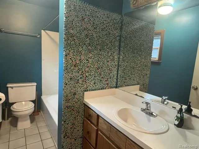 1064 Lakeview Street Waterford Charter Township, MI 48328