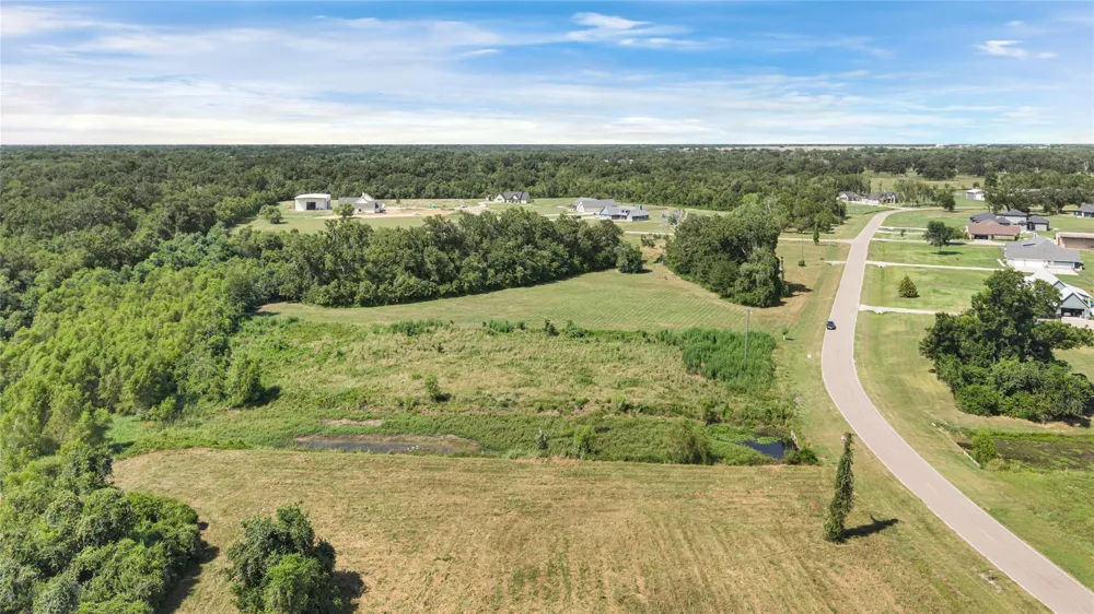 22810 Pittman Drive Angleton, TX 77515