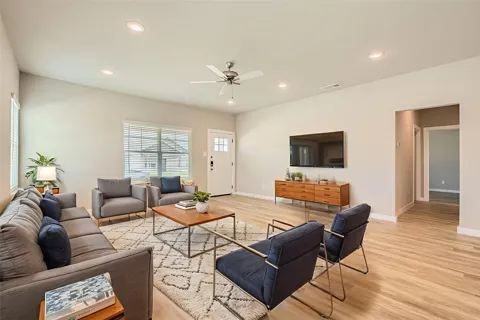 4809 Bullfrog Way