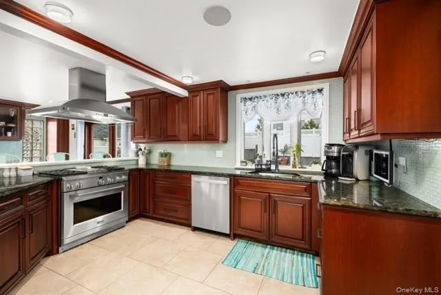 25 W 10th Road Broad Channel, NY 11693