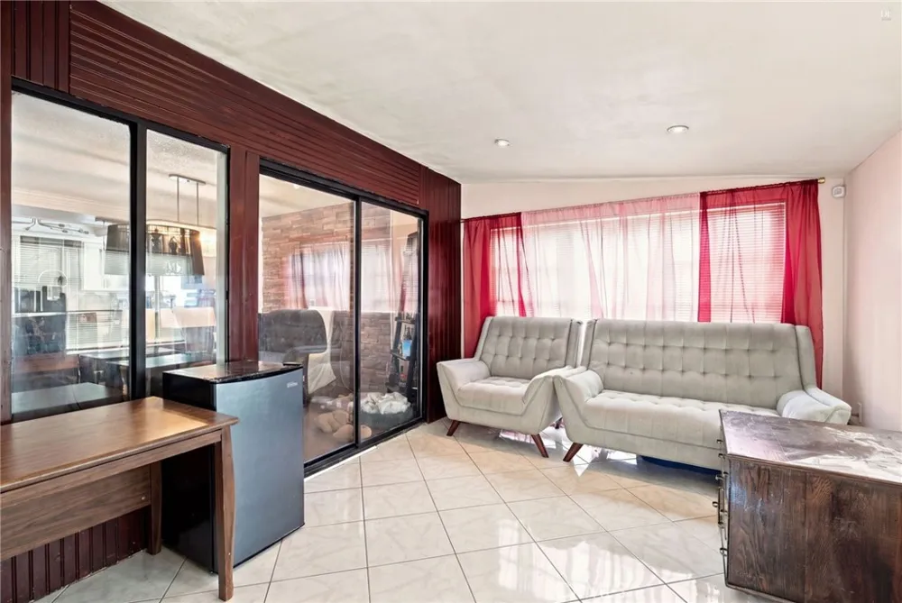 3123 Buffalo Ontario, CA 91761