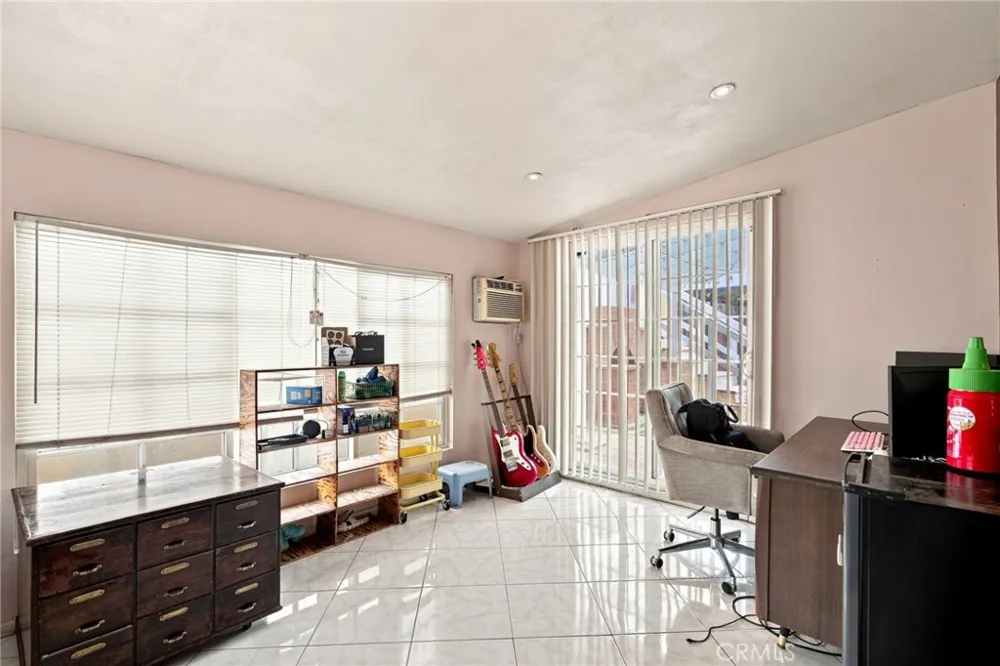 3123 Buffalo Ontario, CA 91761