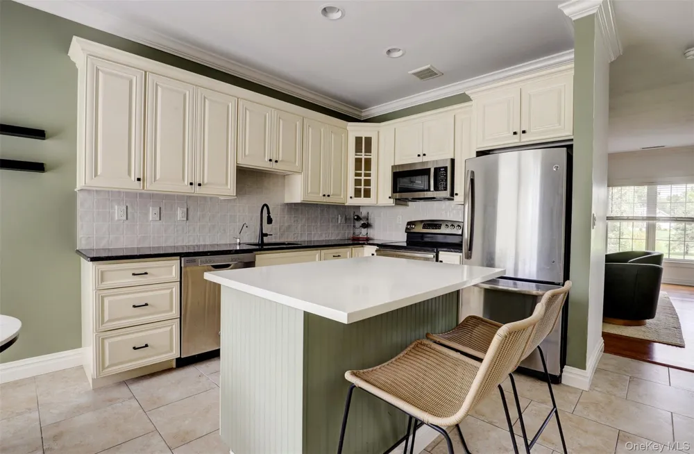 415 Gardenia Drive Rhinebeck, NY 12572