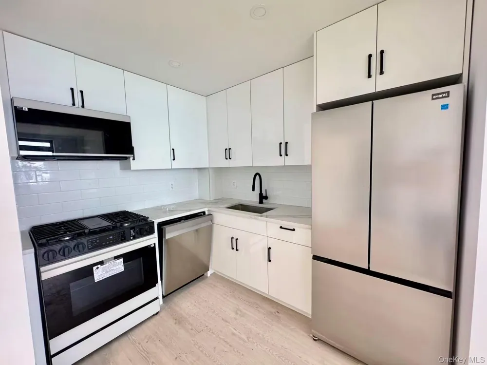 1434 110th Street #4B College Point, NY 11356