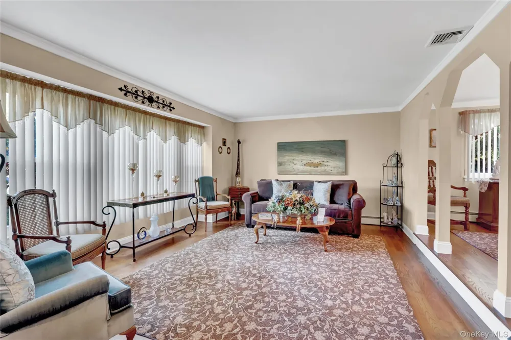 14 Milhouse Lane Lake Grove, NY 11755