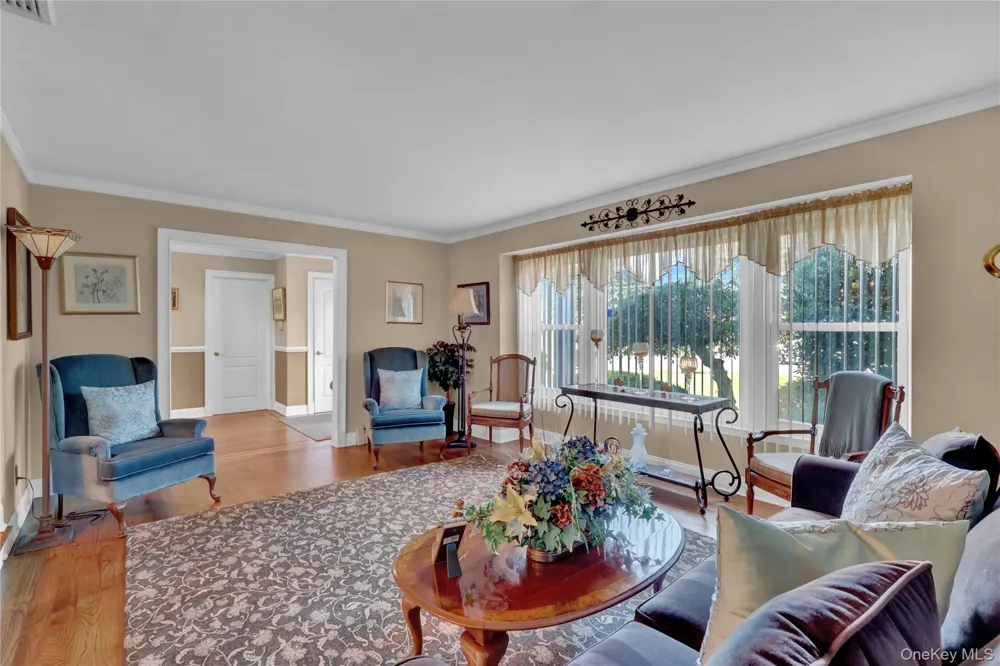 14 Milhouse Lane Lake Grove, NY 11755