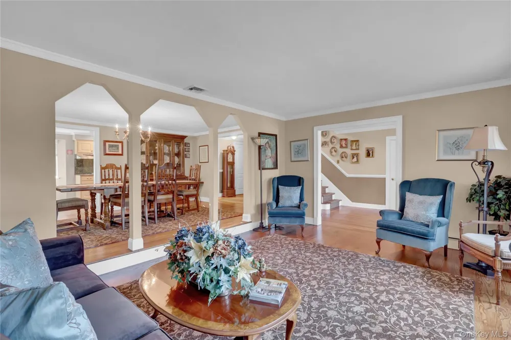 14 Milhouse Lane Lake Grove, NY 11755