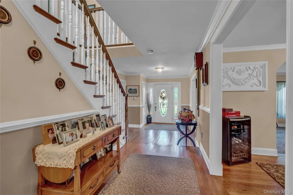 14 Milhouse Lane Lake Grove, NY 11755