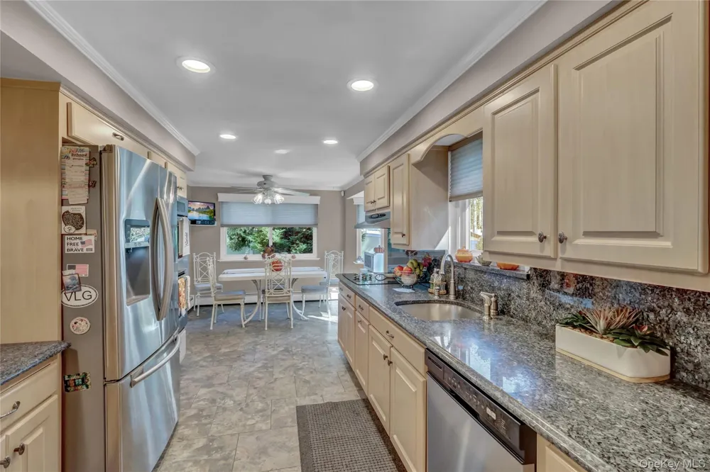 14 Milhouse Lane Lake Grove, NY 11755