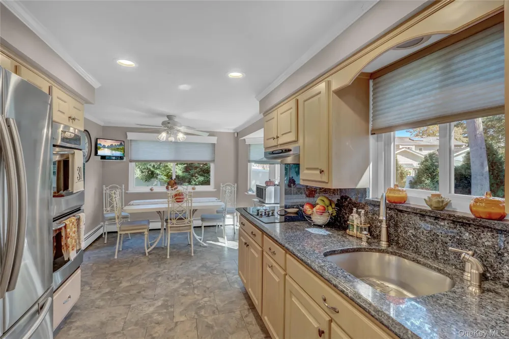 14 Milhouse Lane Lake Grove, NY 11755