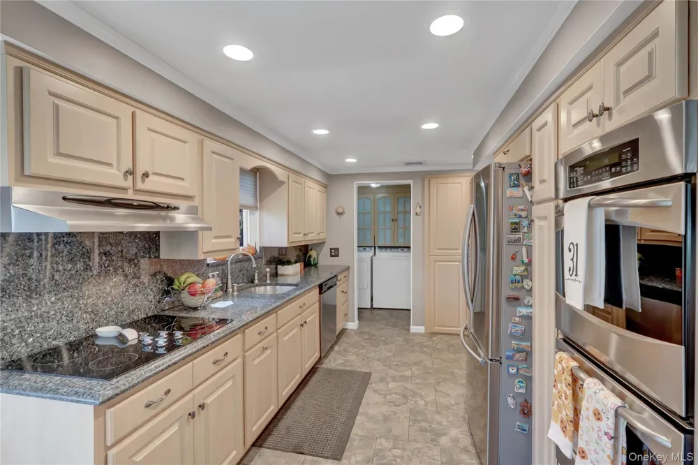 14 Milhouse Lane Lake Grove, NY 11755