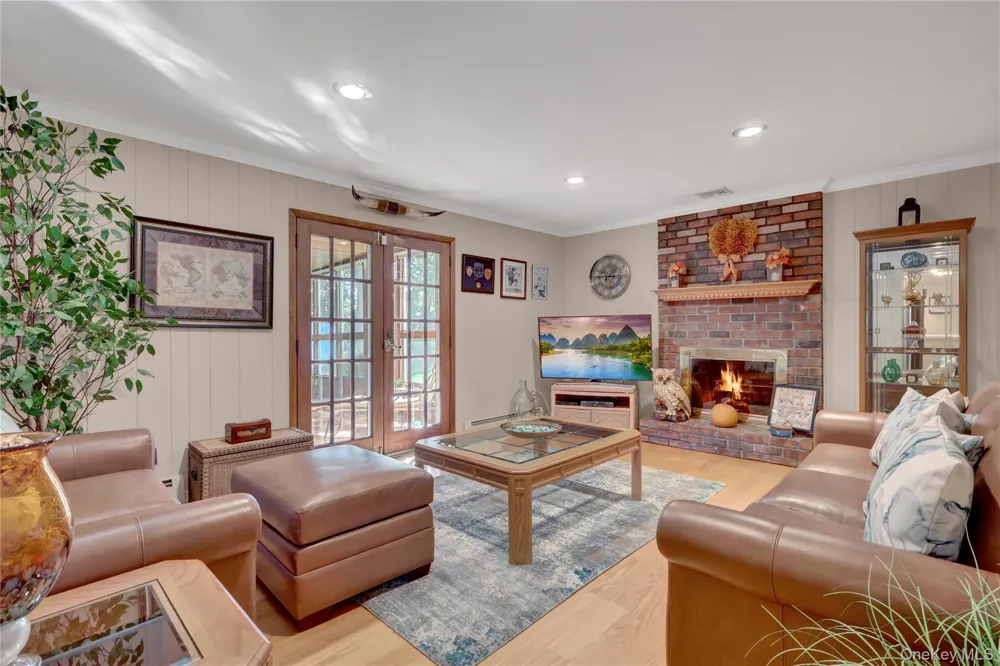 14 Milhouse Lane Lake Grove, NY 11755