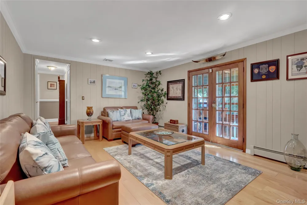 14 Milhouse Lane Lake Grove, NY 11755