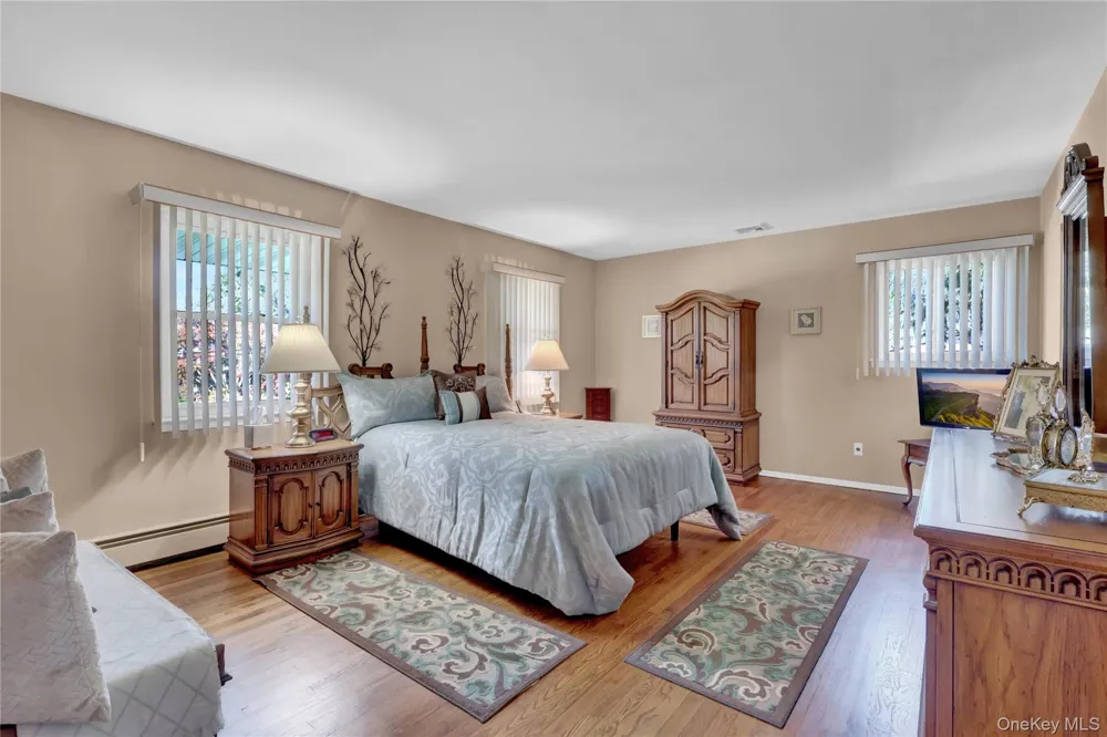 14 Milhouse Lane Lake Grove, NY 11755