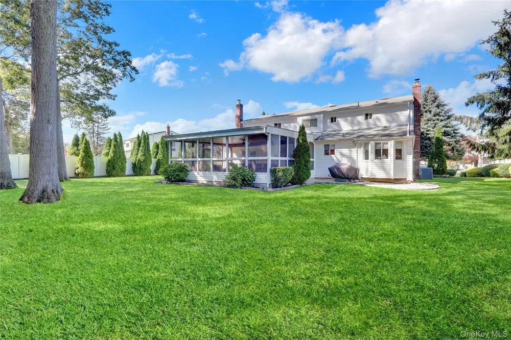 14 Milhouse Lane Lake Grove, NY 11755