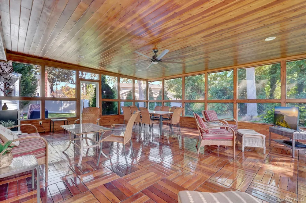 14 Milhouse Lane Lake Grove, NY 11755