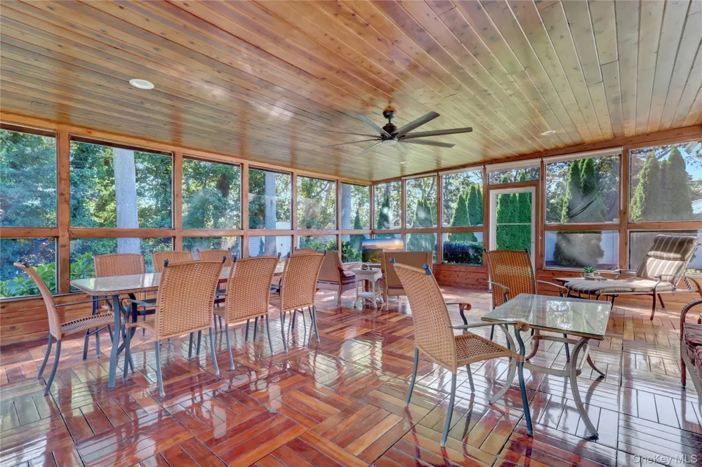 14 Milhouse Lane Lake Grove, NY 11755